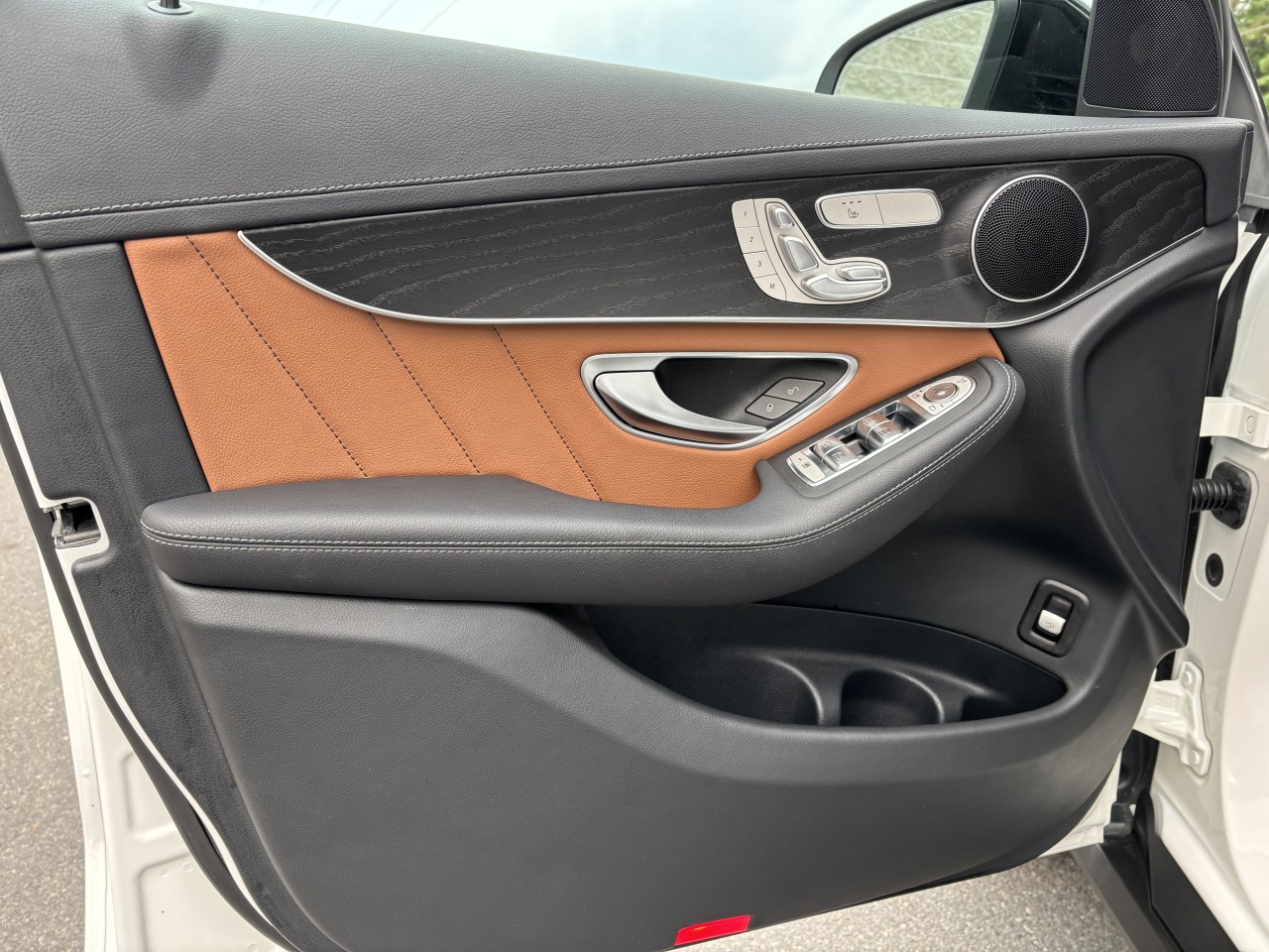 2023 Mercedes-Benz GLC - Image 10