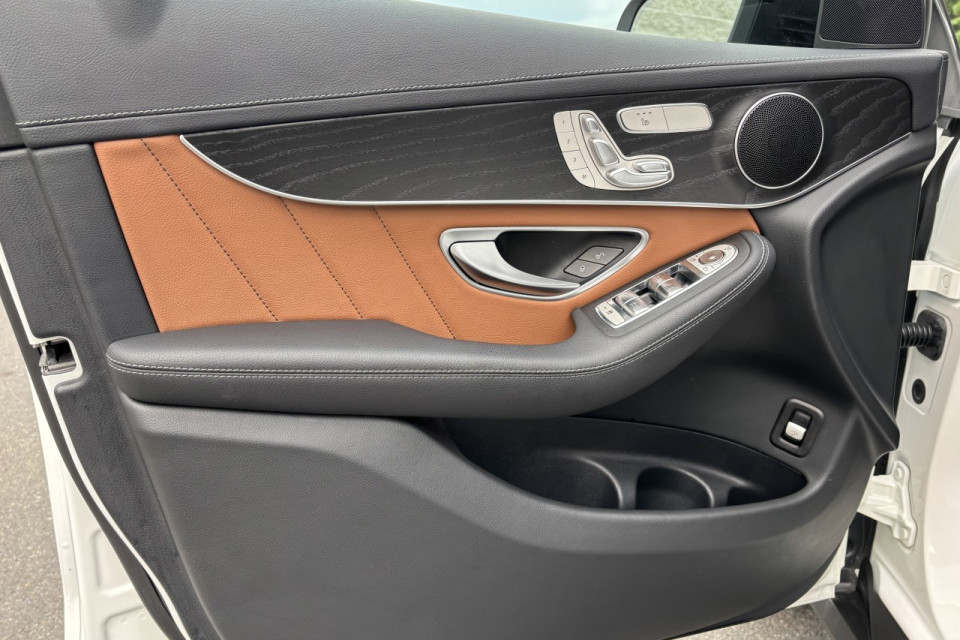 2023 Mercedes-Benz GLC - Image 10