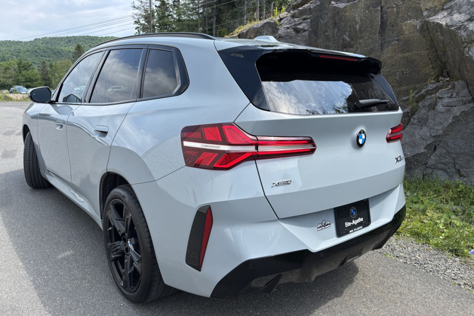 2025 BMW X3 - Image 3