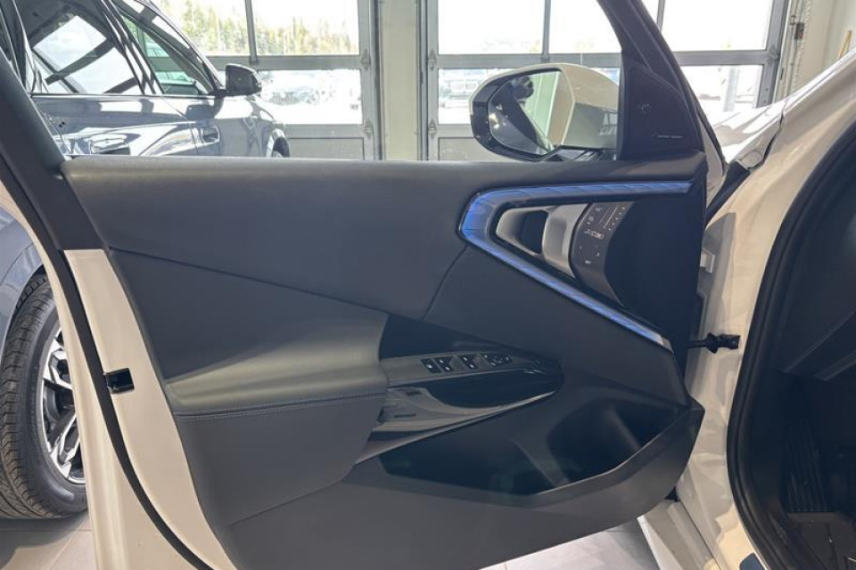 2026 BMW X3 - Image 13