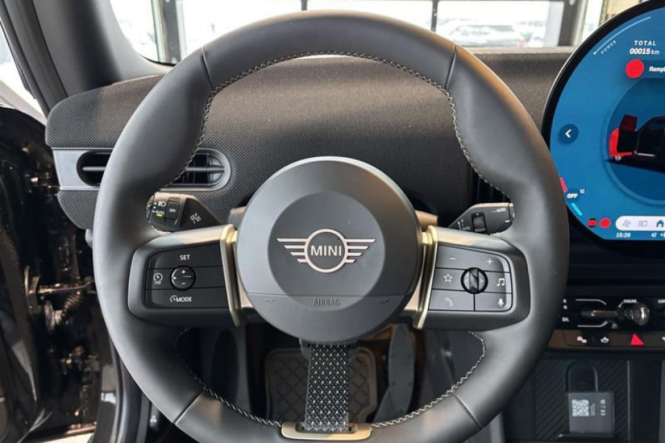2026 MINI 3 Door - Image 5