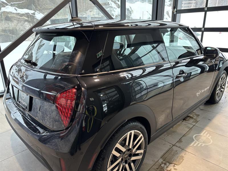 2026 MINI 3 Door - Image 12