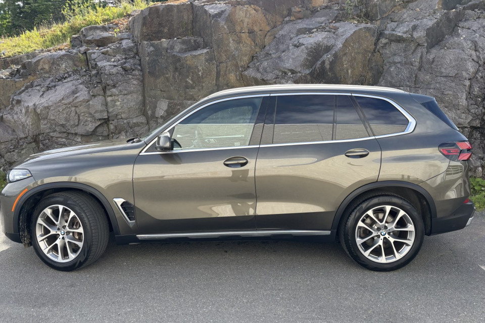 2024 BMW X5 - Image 2