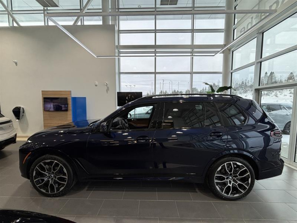 2026 BMW X7 - Image 24