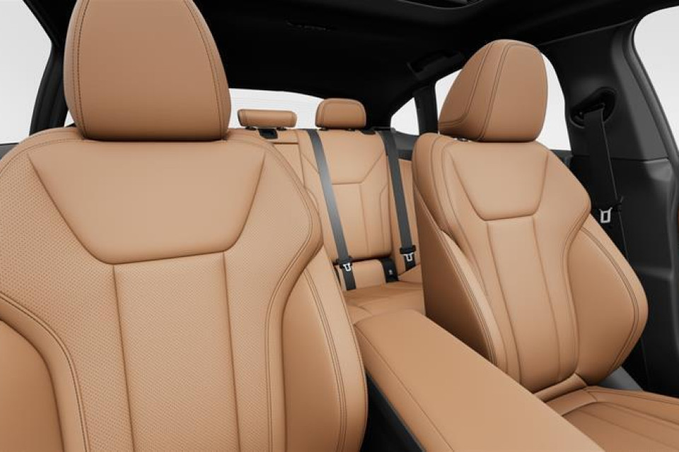2026 BMW i4 - Image 2