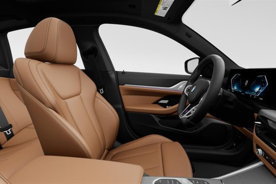 2026 BMW i4 - Image 13