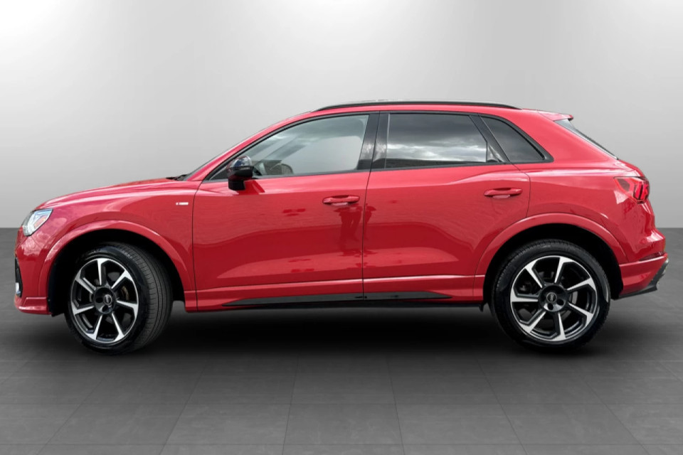 2023 Audi Q3 - Image 2