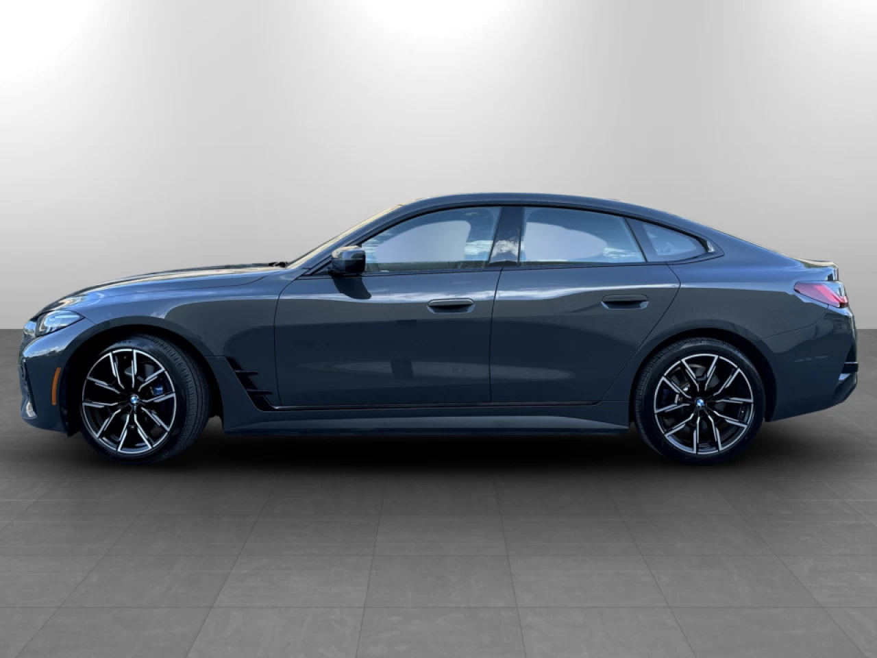 2025 BMW i4 - Image 2