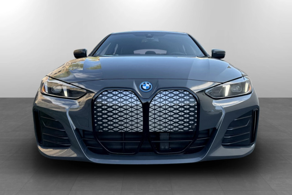2025 BMW i4 - Image 4