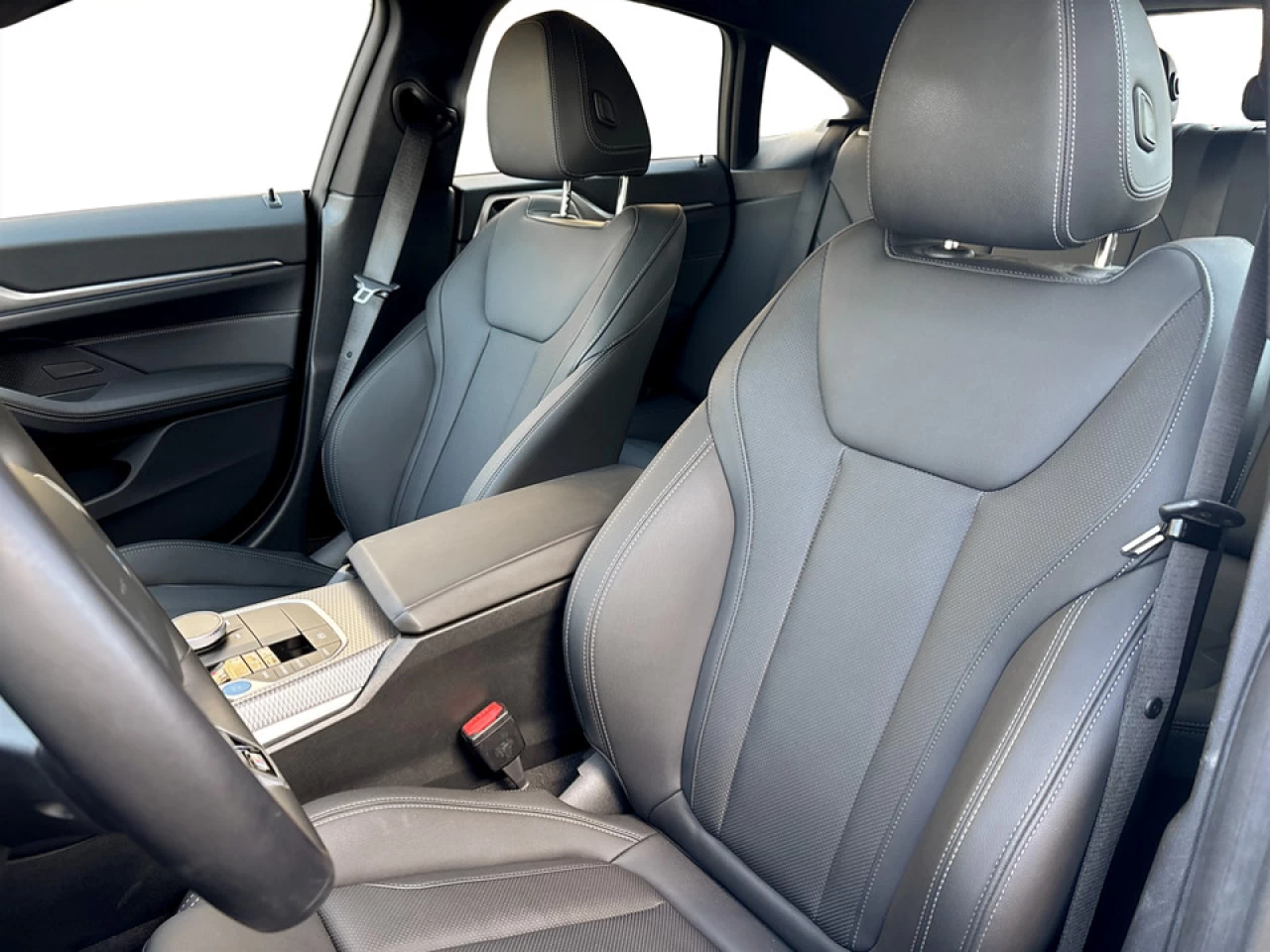 2025 BMW i4 - Image 7