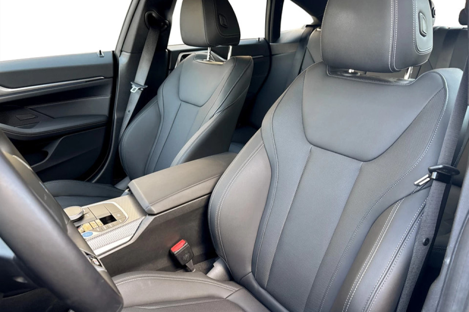 2025 BMW i4 - Image 7
