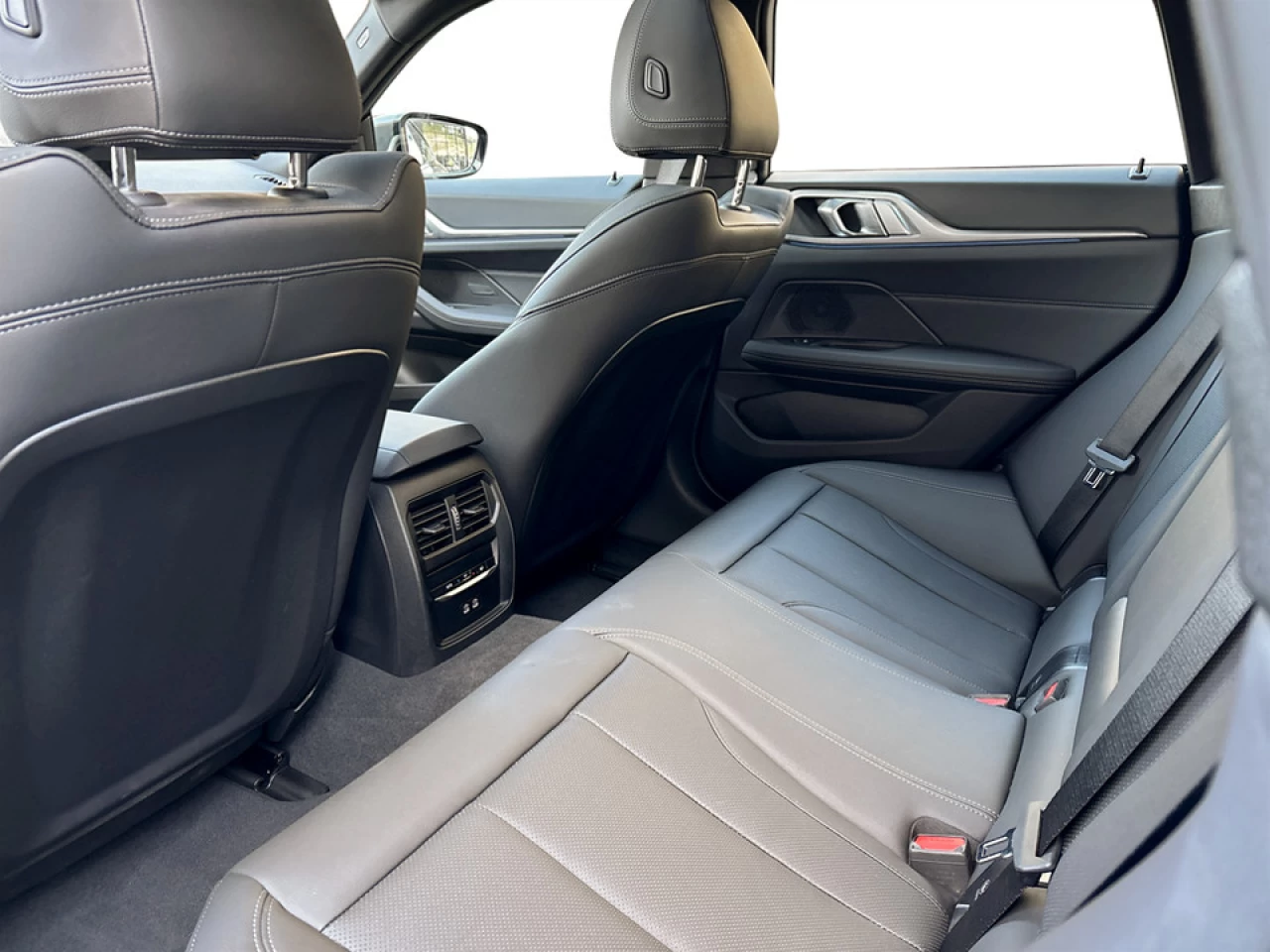 2025 BMW i4 - Image 12