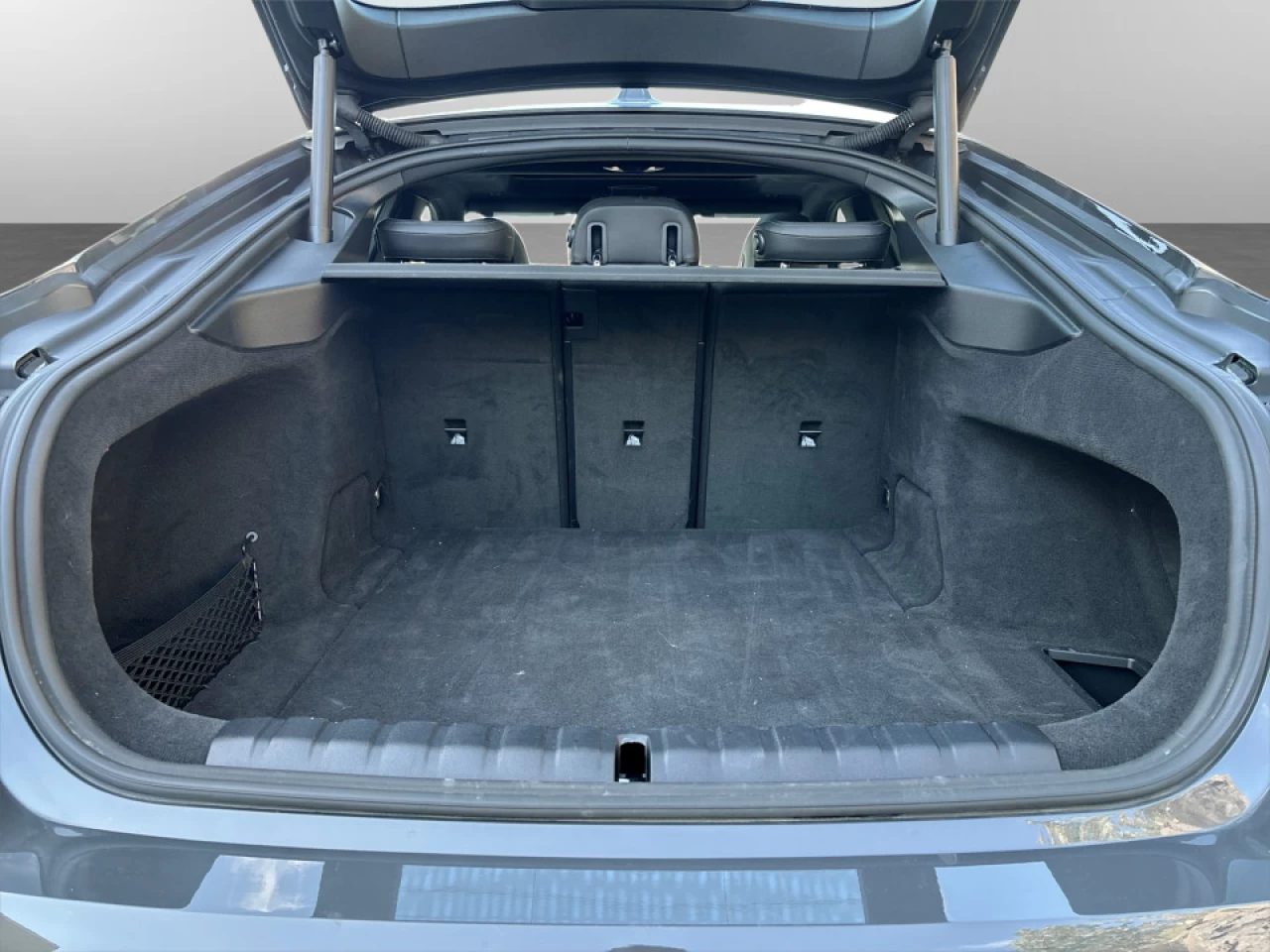 2025 BMW i4 - Image 13