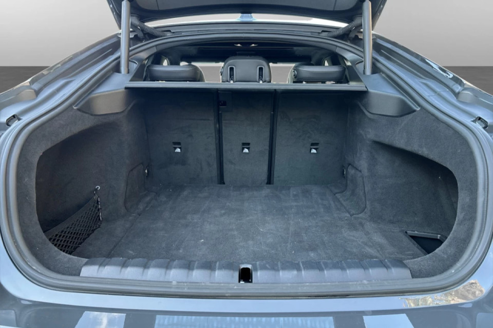 2025 BMW i4 - Image 13