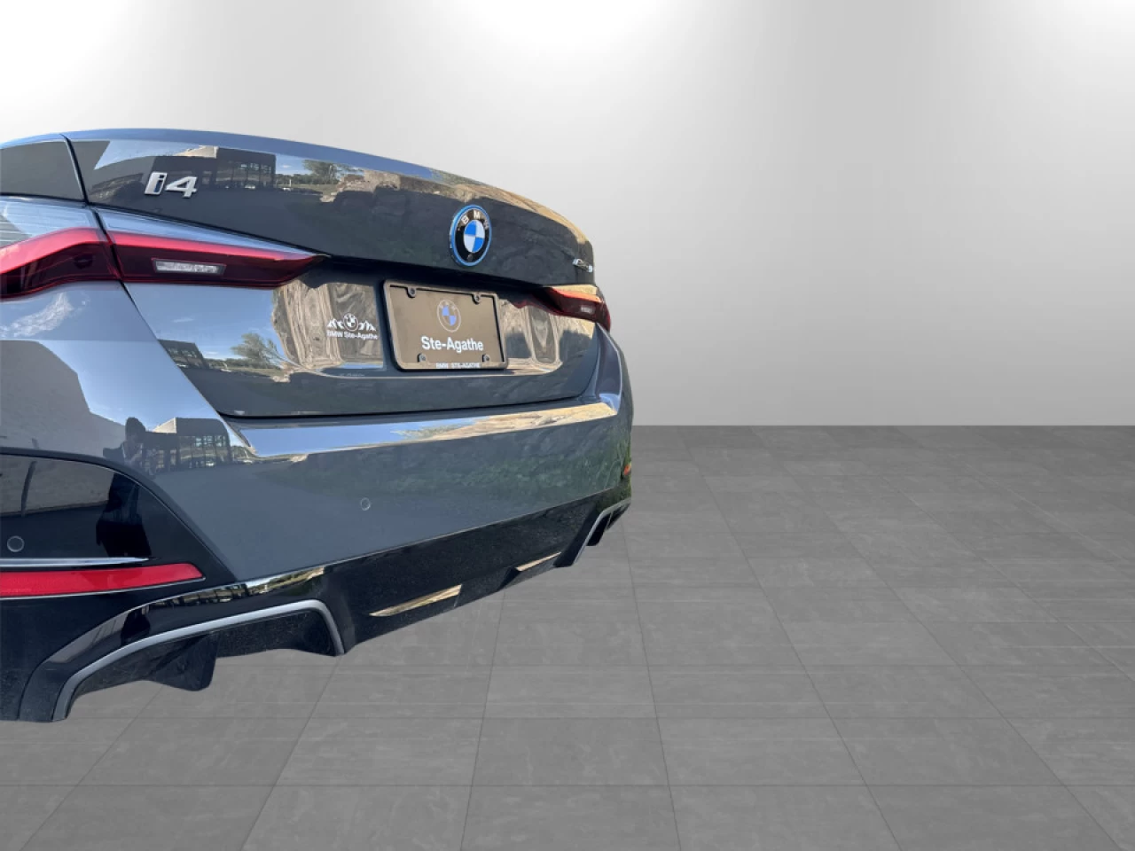 2025 BMW i4 - Image 14