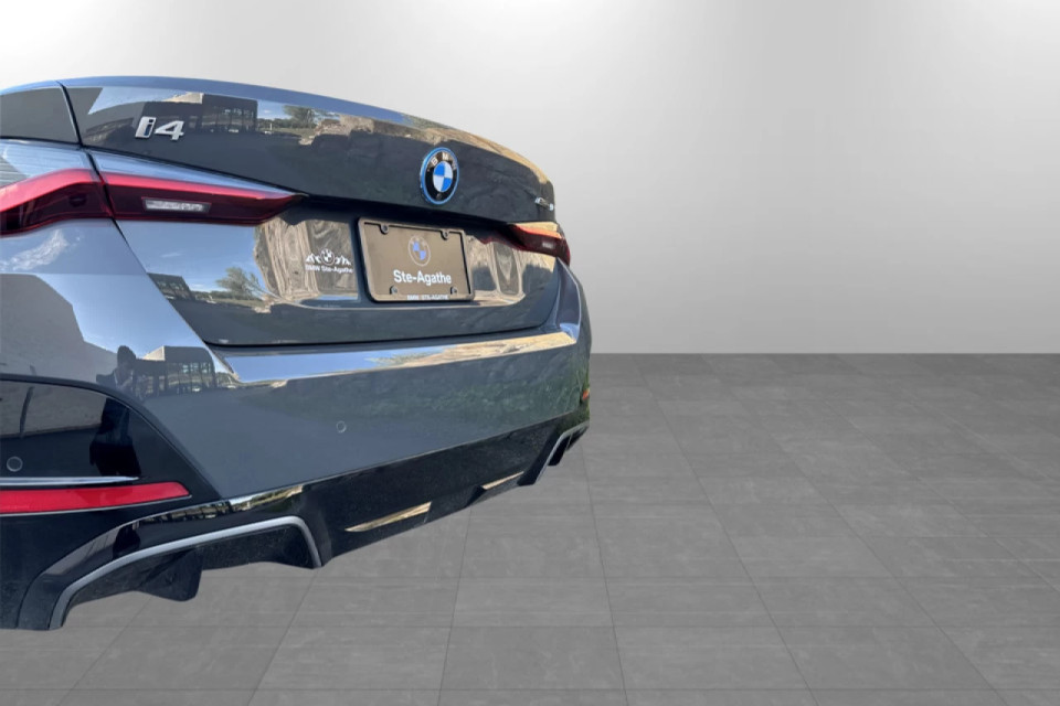 2025 BMW i4 - Image 14