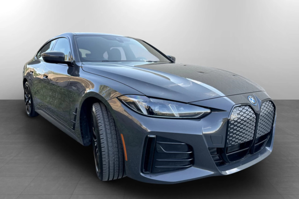 2025 BMW i4 - Image 15