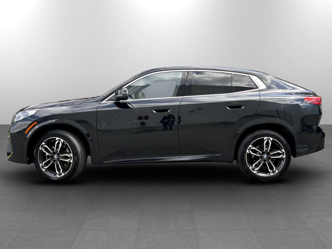 2025 BMW X2 - Image 2