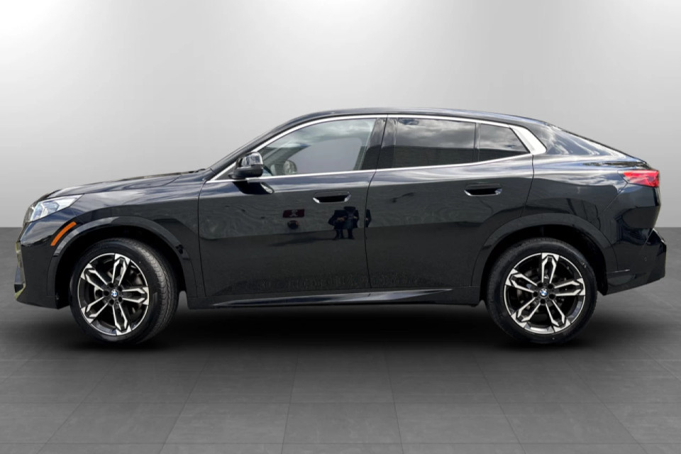 2025 BMW X2 - Image 2