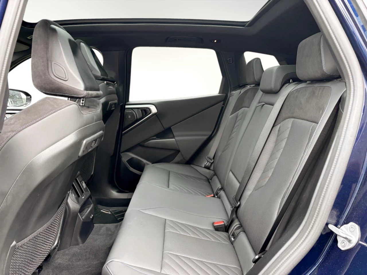 2025 BMW X3 - Image 12