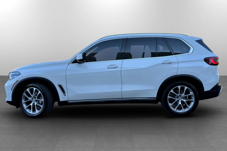 2023 BMW X5 - Image 2
