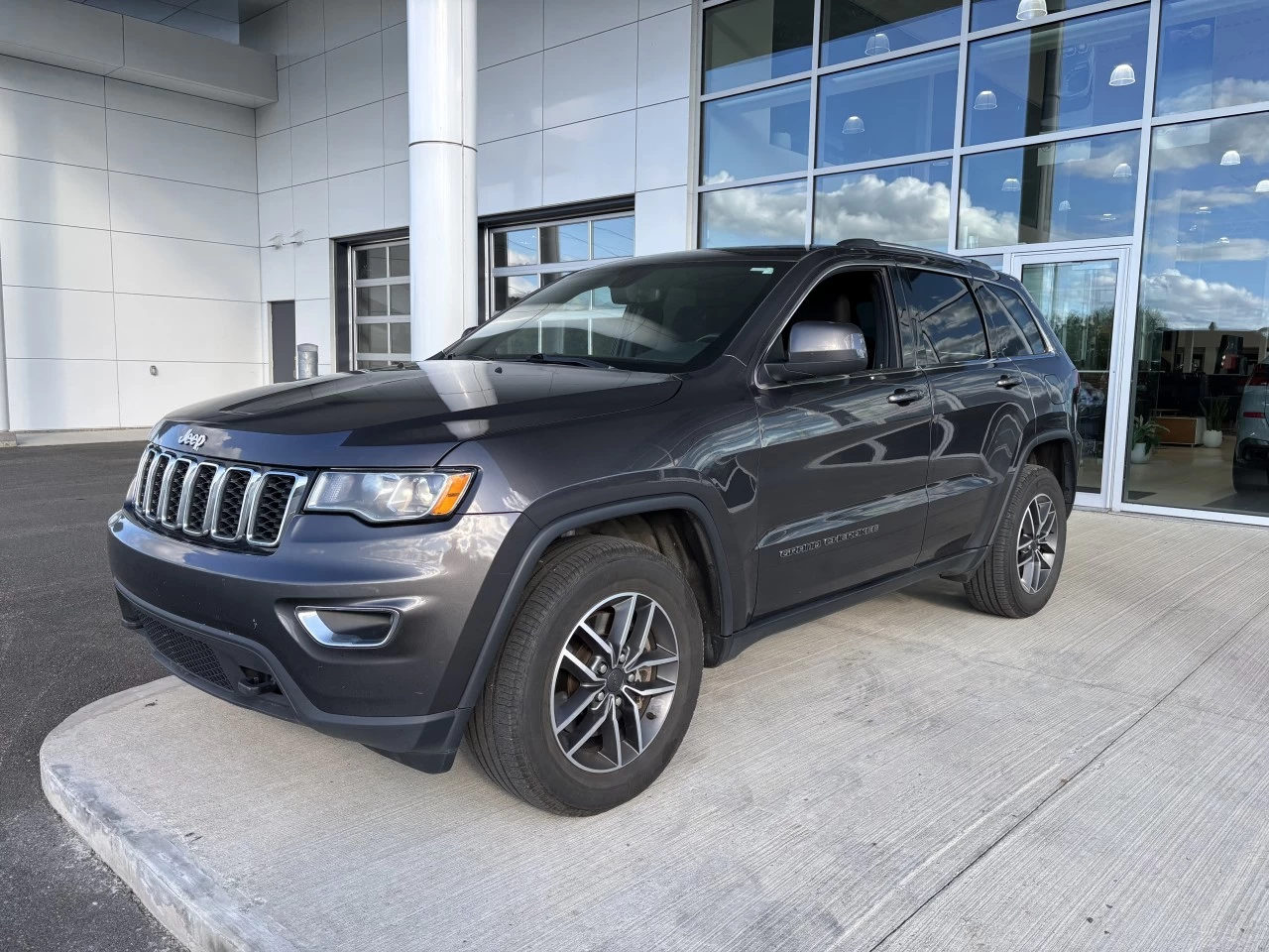 2021 Jeep Grand Cherokee - Image 2