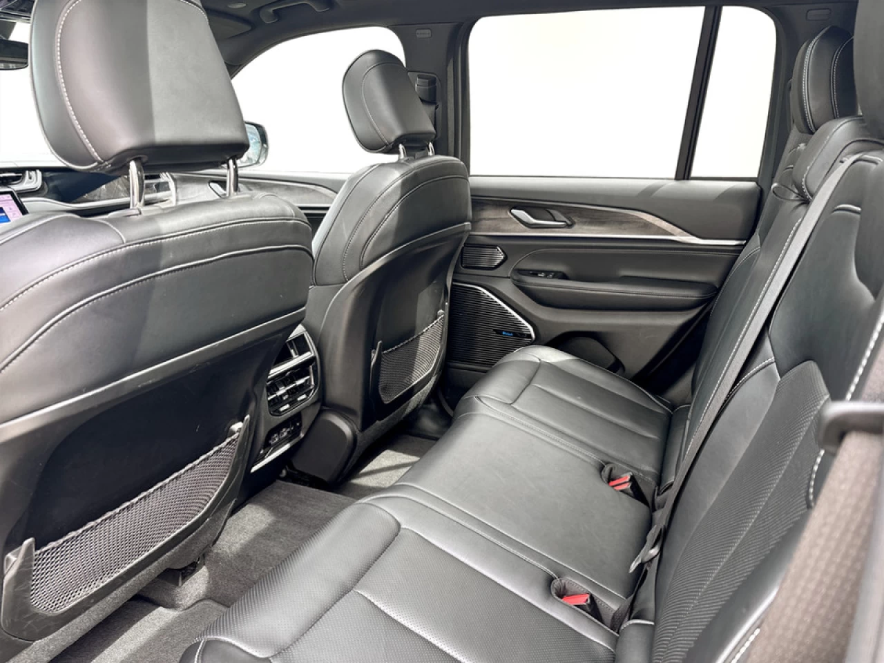 2022 Jeep Grand Cherokee 4xe - Image 12