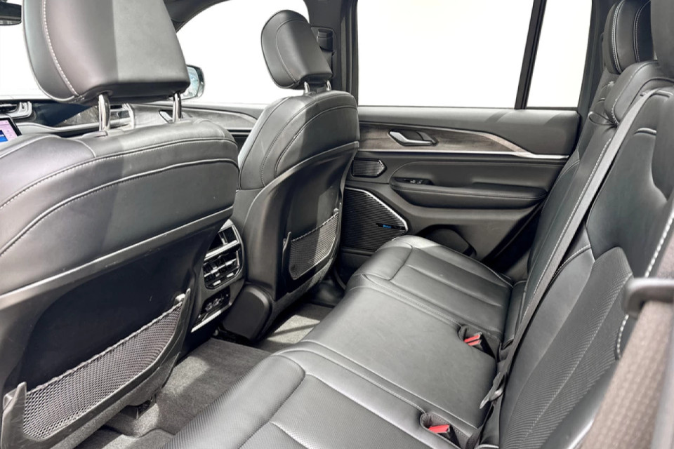 2022 Jeep Grand Cherokee 4xe - Image 12