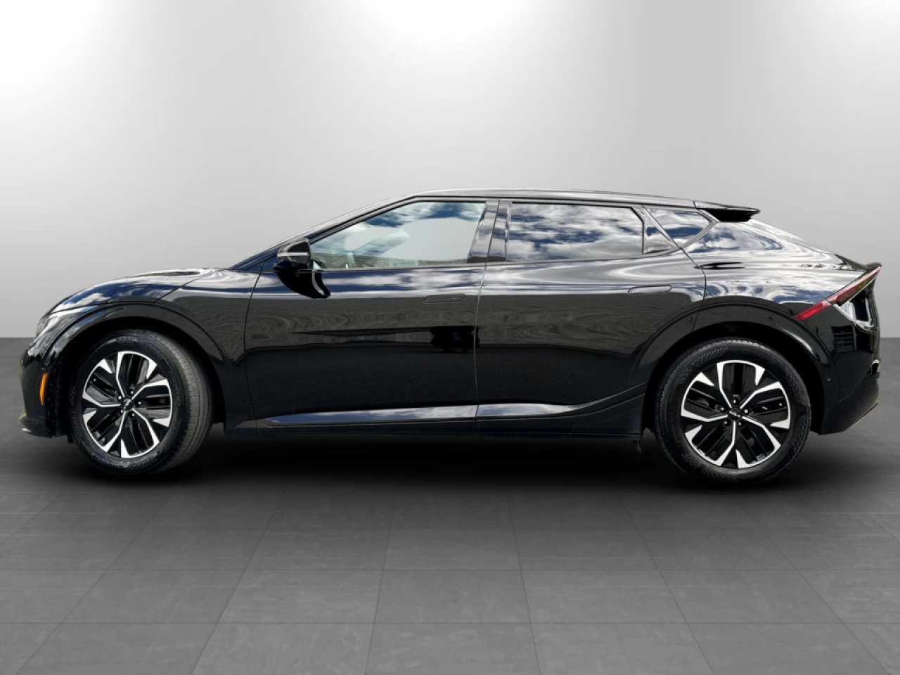 2023 Kia EV6 - Image 2