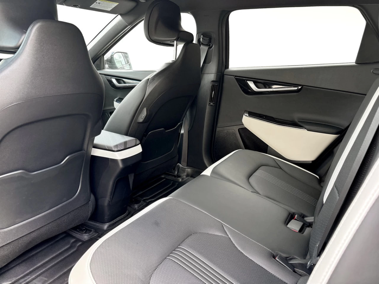 2023 Kia EV6 - Image 12