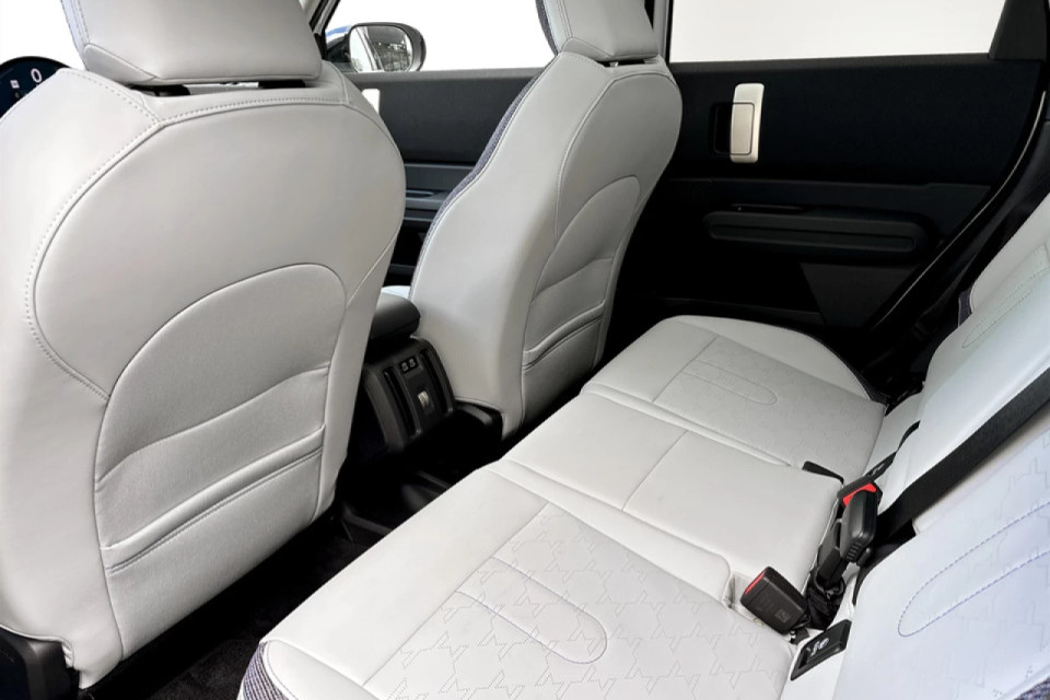2025 Mini Cooper Countryman - Image 12