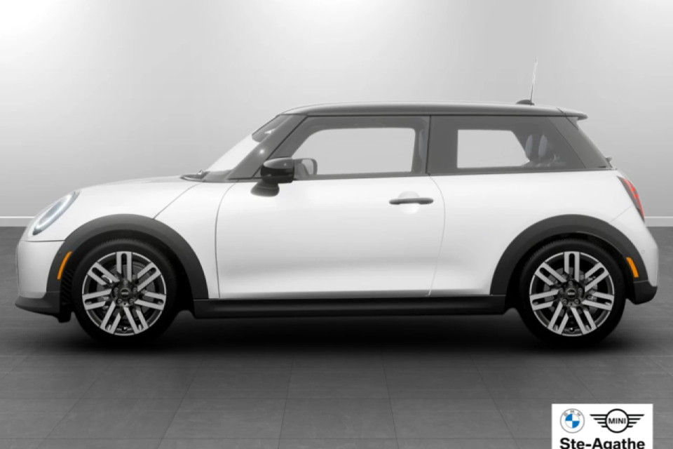 2026 MINI 3 Door - Image 4