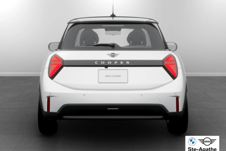 2026 MINI 3 Door - Image 5