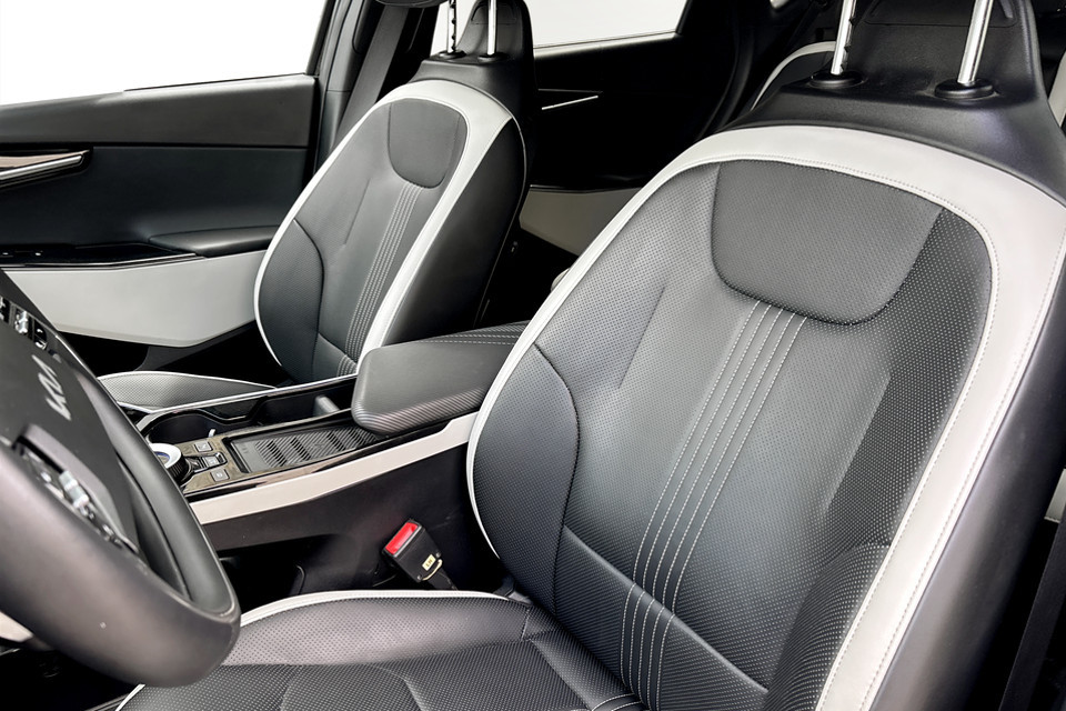 2023 Kia EV6 - Image 7