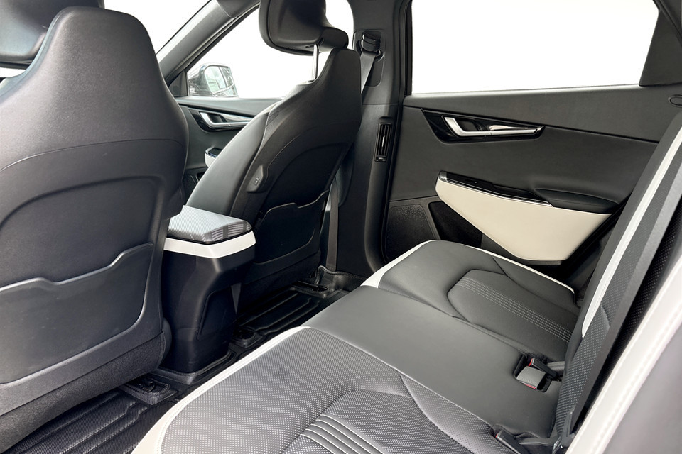 2023 Kia EV6 - Image 11