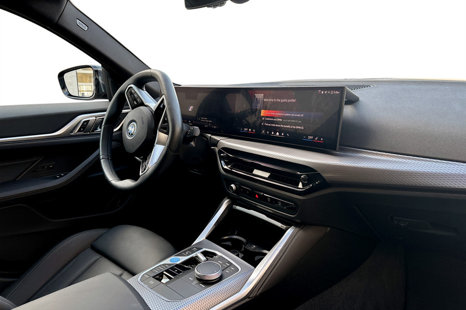 2025 BMW i4 - Image 6