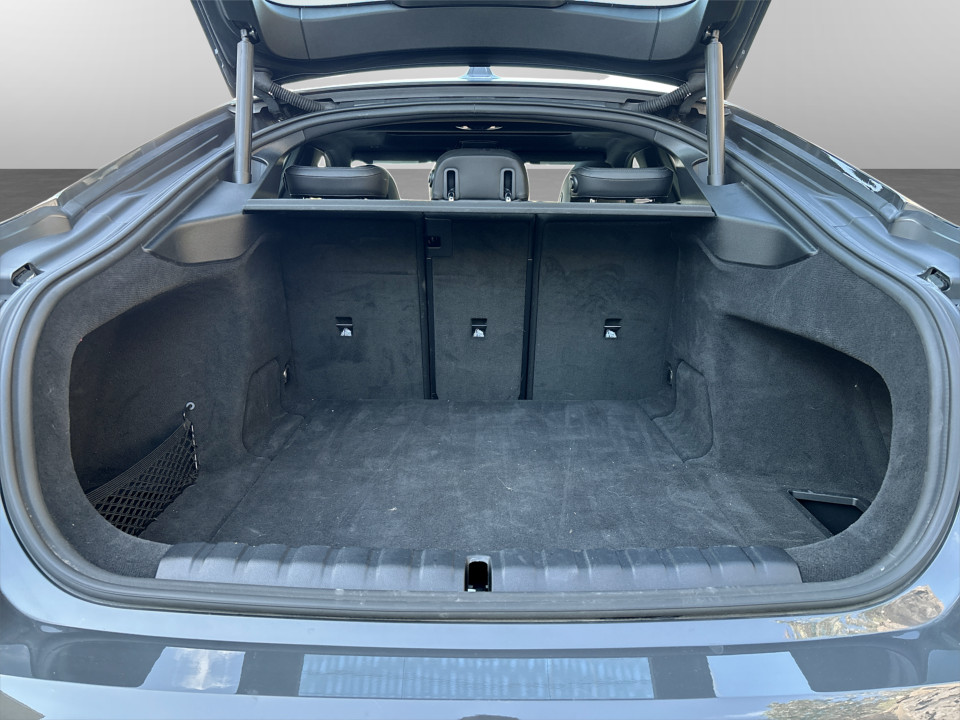 2025 BMW i4 - Image 13