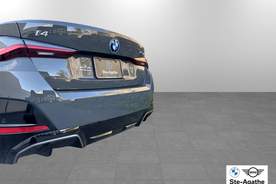 2025 BMW i4 - Image 14