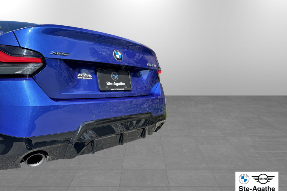 2023 BMW 230i xDrive - Image 14