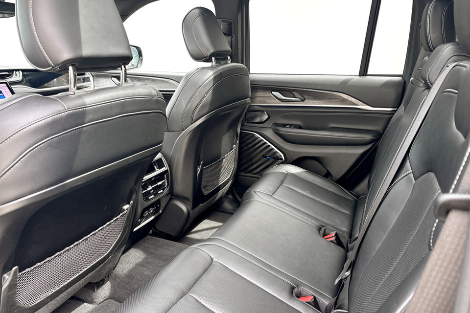 2022 Jeep Grand Cherokee 4xe - Image 12