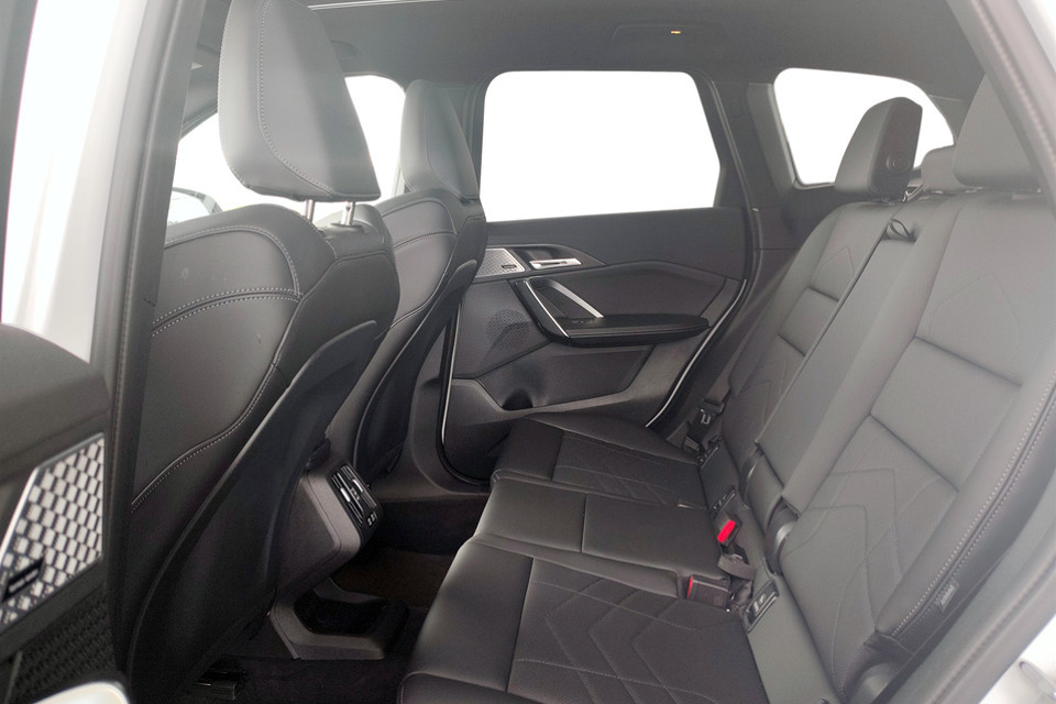 2025 BMW X1 - Image 12