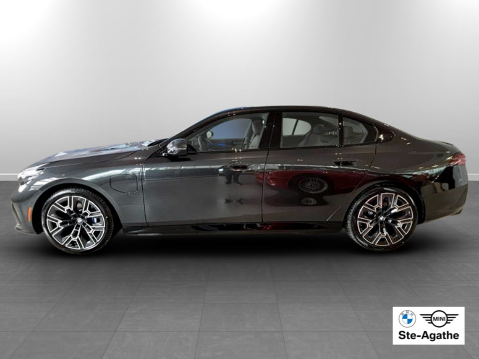 2026 BMW 5 Series - Image 2