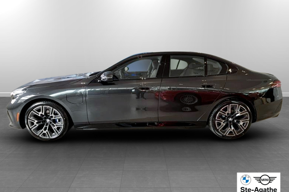 2026 BMW 5 Series - Image 2