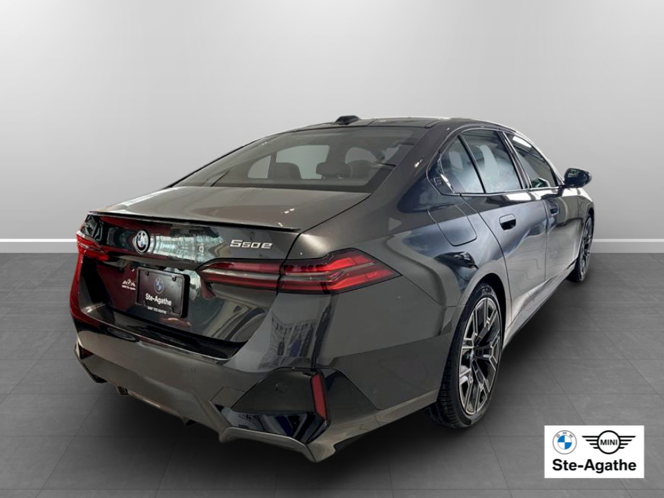 2026 BMW 5 Series - Image 8