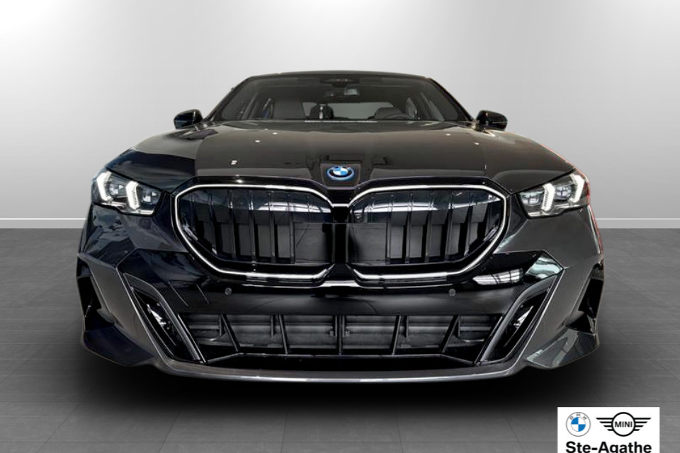 2026 BMW 5 Series - Image 9