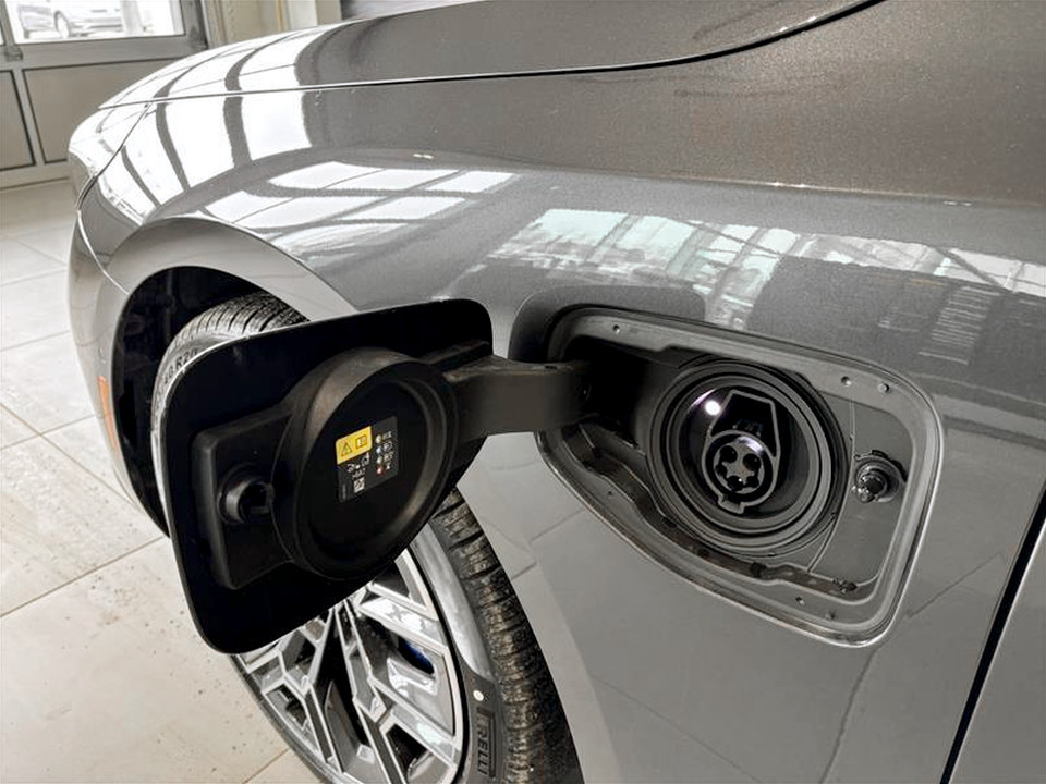 2026 BMW 5 Series - Image 11