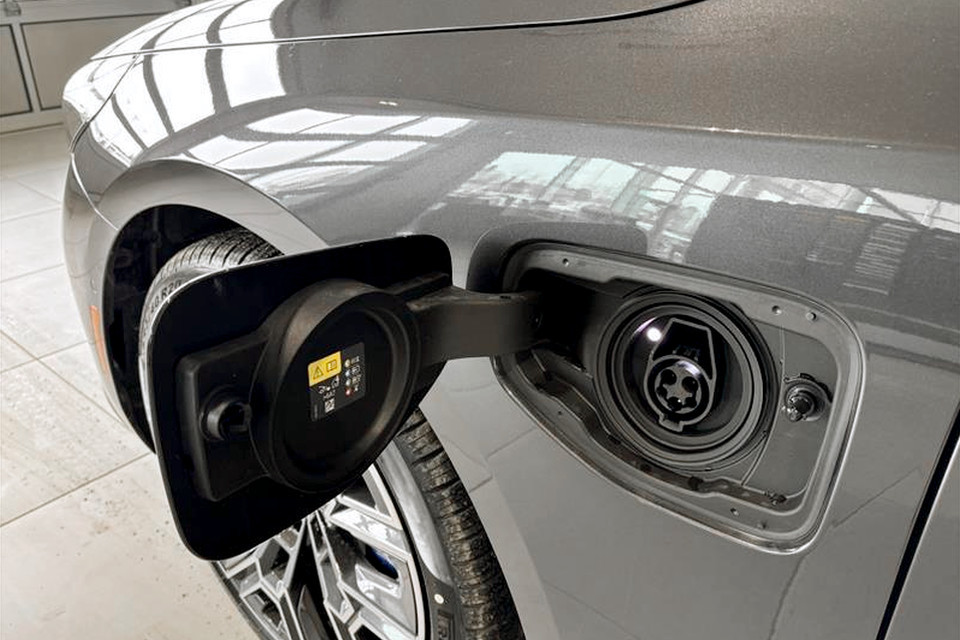2026 BMW 5 Series - Image 11