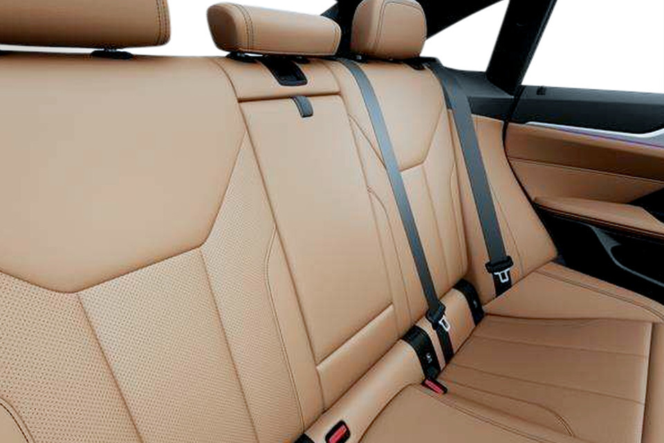 2026 BMW i4 - Image 12