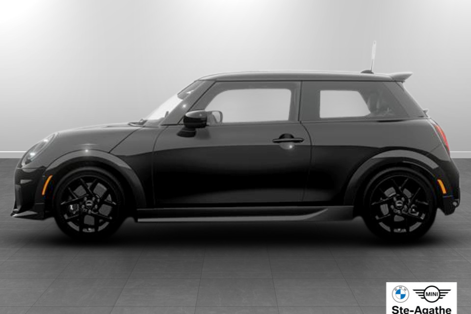 2026 MINI 3 Door - Image 4