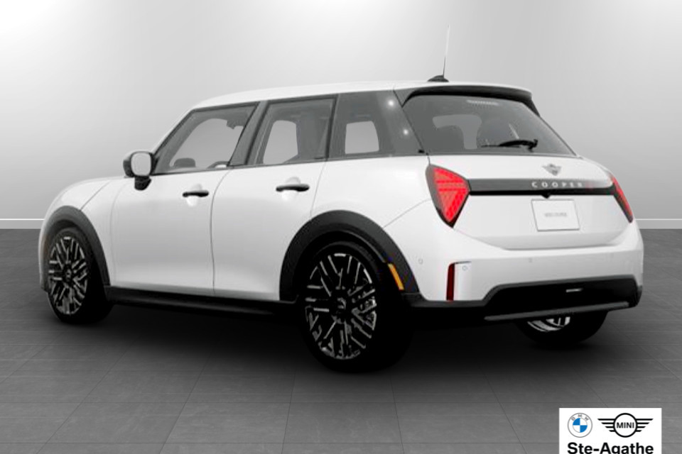 2026 MINI 5 Door - Image 2